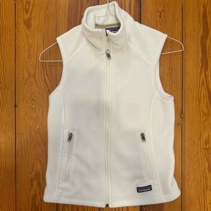 Women’s Patagonia Synchilla vest in Cream/white; like new